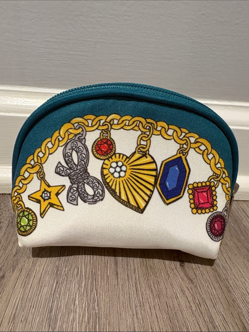 Brighton White Cosmetic Bag set with teal trim - Picture 8 of 12